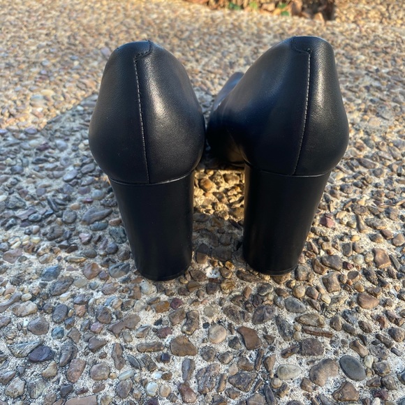 Classy Nine West Heels - Picture 5 of 6